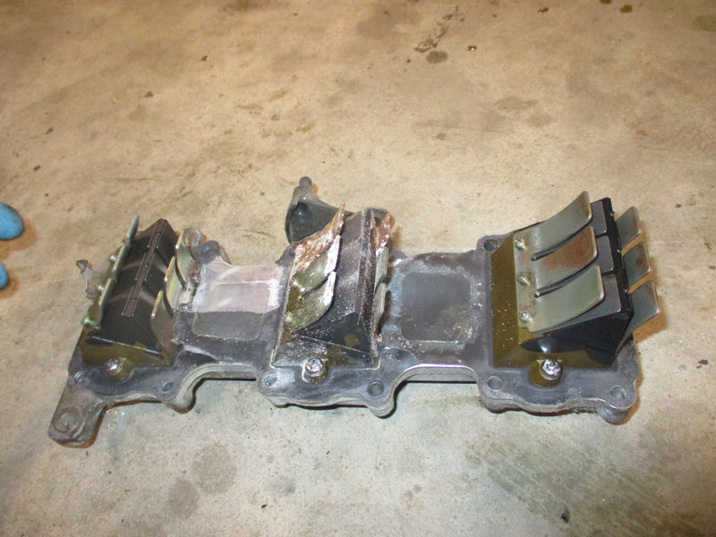 Yamaha 85hp 2 stroke outboard intake manifold with reeds (688-13610-80)