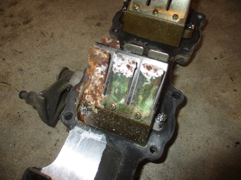 Yamaha 85hp 2 stroke outboard intake manifold with reeds (688-13610-80)