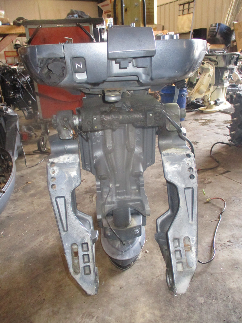 Yamaha 175hp 2 stroke outboard 25" shaft mid section