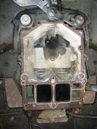 Load image into Gallery viewer, Yamaha 175hp 2 stroke outboard 25" shaft mid section
