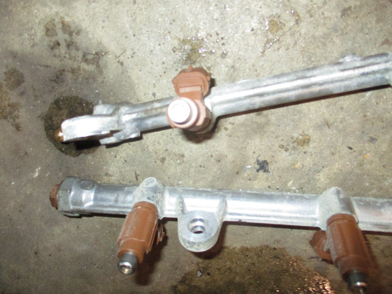Suzuki DF300 300hp outboard fuel rail and injector set (15751-93J00)