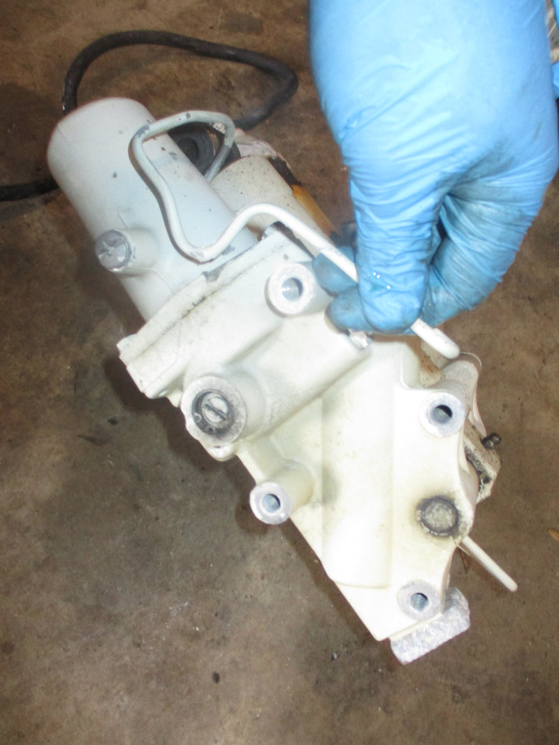 Suzuki DT90 outboard tilt trim unit