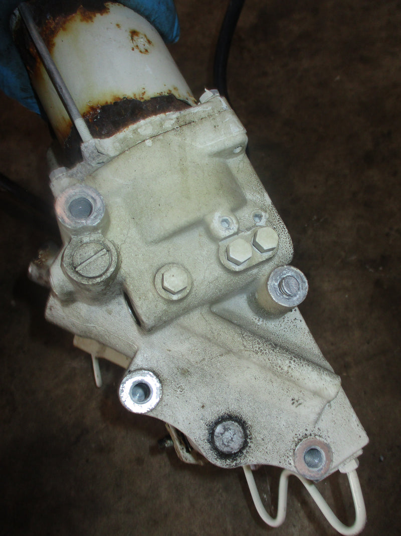 Suzuki DT90 outboard tilt trim unit