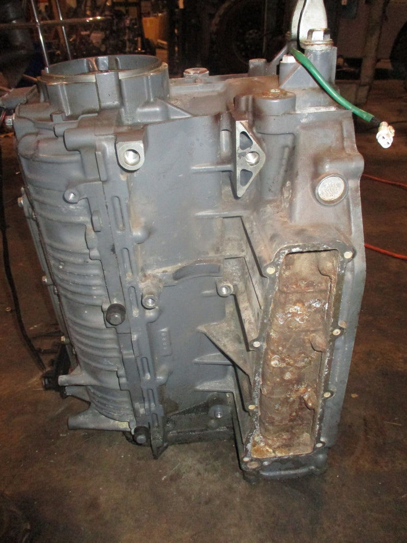 Suzuki DF140 outboard crankcase block