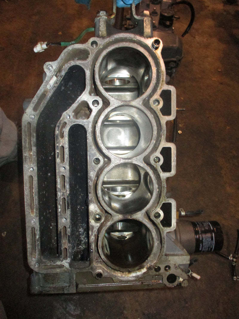 Suzuki DF140 outboard crankcase block