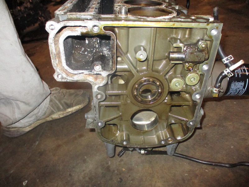 Suzuki DF140 outboard crankcase block