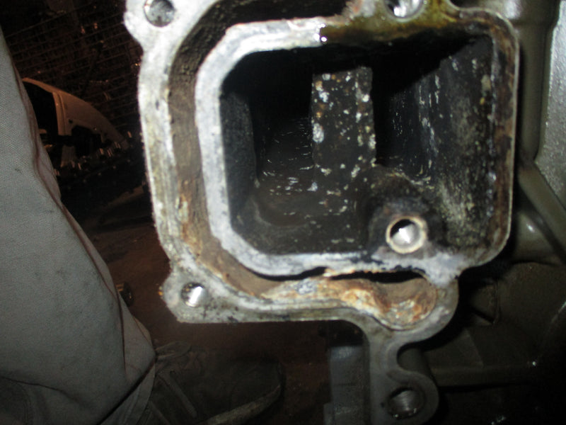 Suzuki DF140 outboard crankcase block