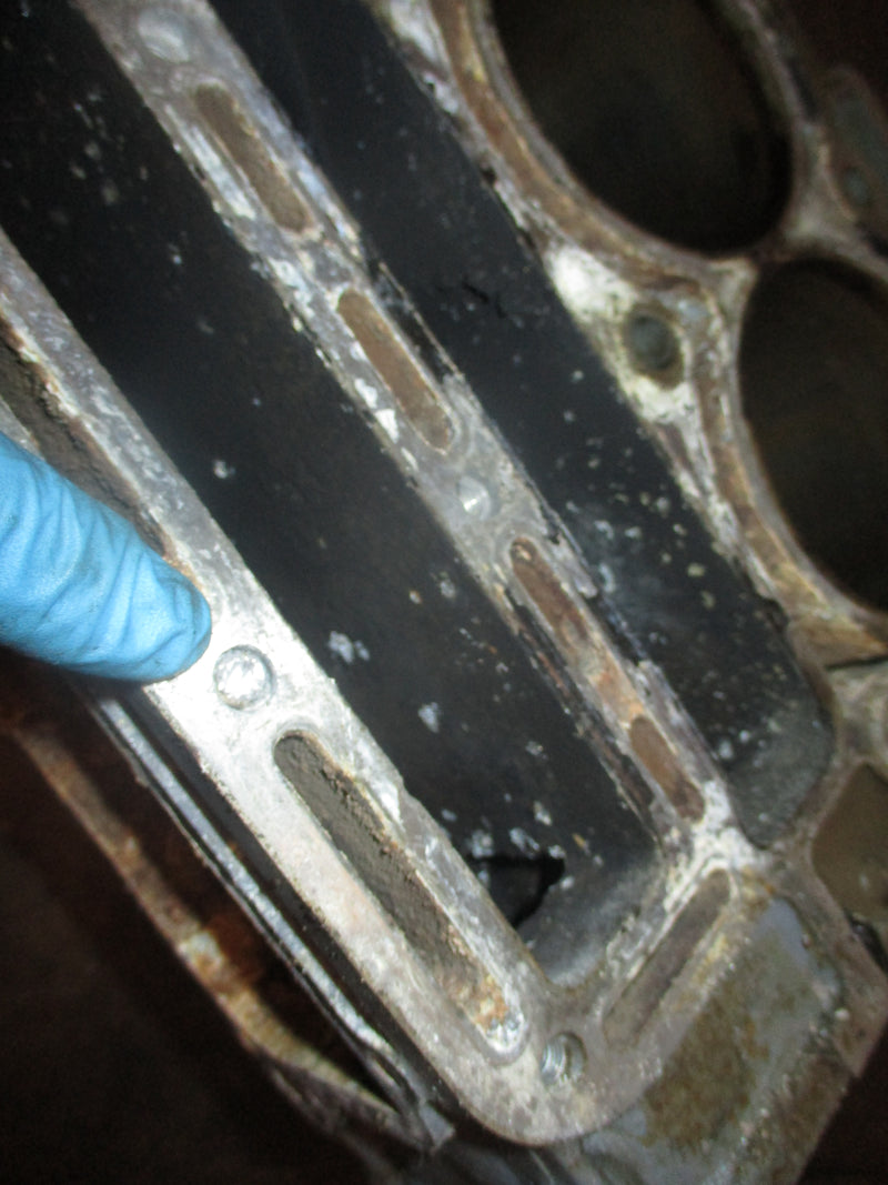 Suzuki DF140 outboard crankcase block