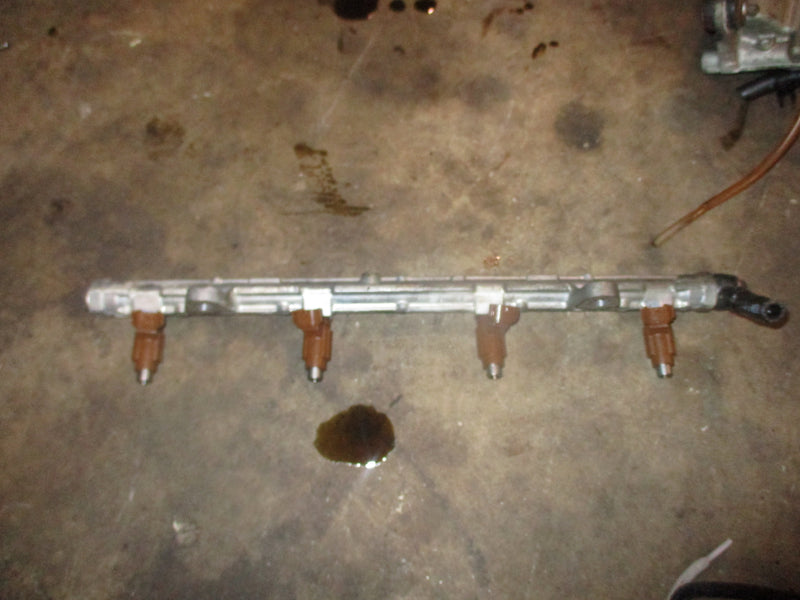 Suzuki DF150 outboard fuel rail and injector set (15710-96J00)