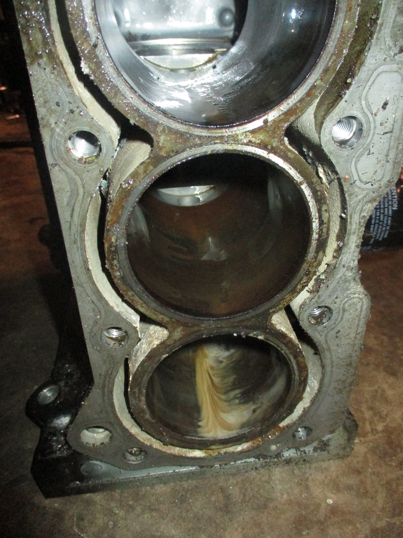 Suzuki DF70 70hp 4 stroke outboard crankcase block