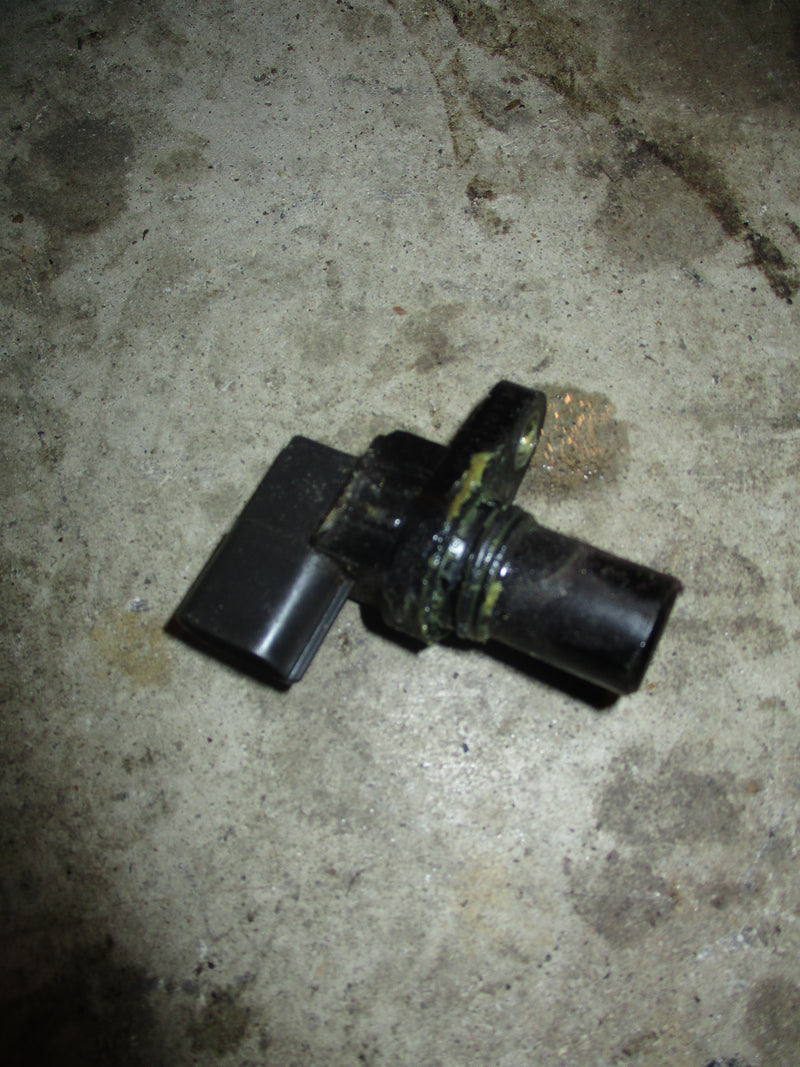 Suzuki DF70 70hp outboard CAM position sensor (33220-84G00)