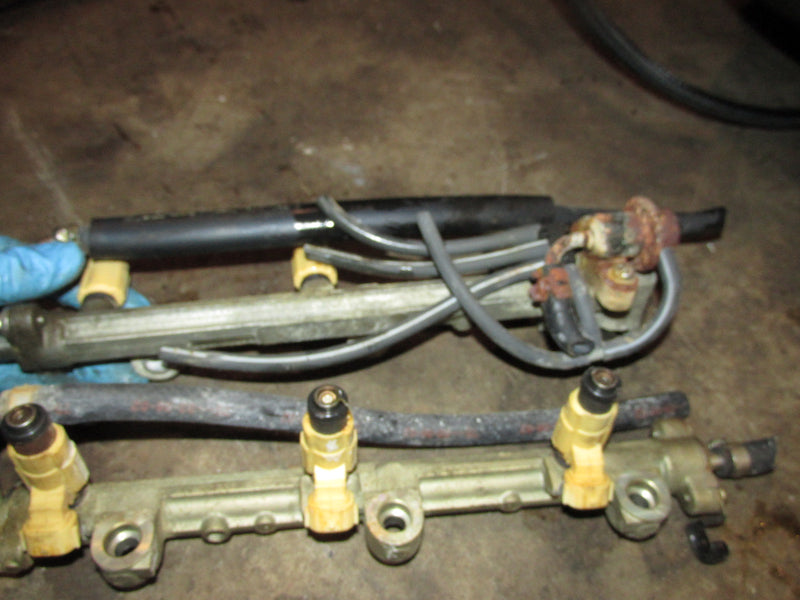 Yamaha 225hp 4 stroke outboard fuel rail and injector set (69J-13170-00-00)