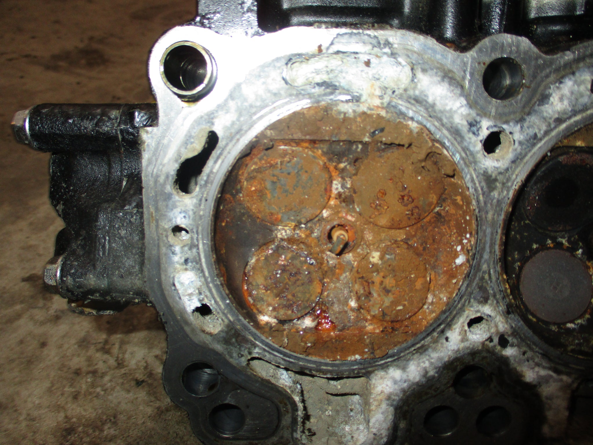 Suzuki DF50 50hp outboard cylinder head (11100-87J02-019