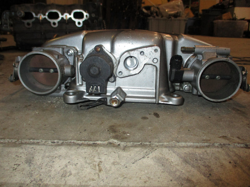 Suzuki DF200 200hp outboard intake collector cover (13140-93J12)