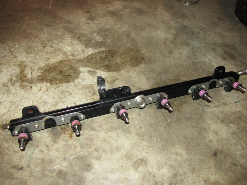Mercury Verado 275hp outboard fuel rail and injector set (895022A01)