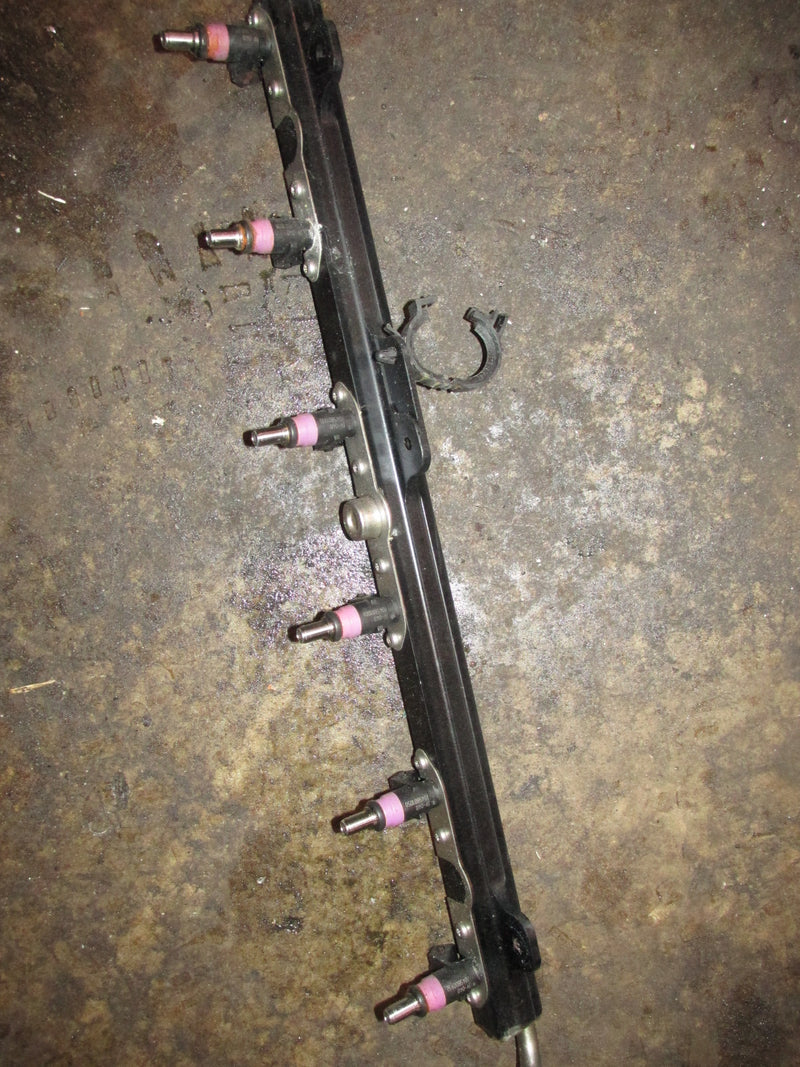 Mercury Verado 275hp outboard fuel rail and injector set (895022A01)