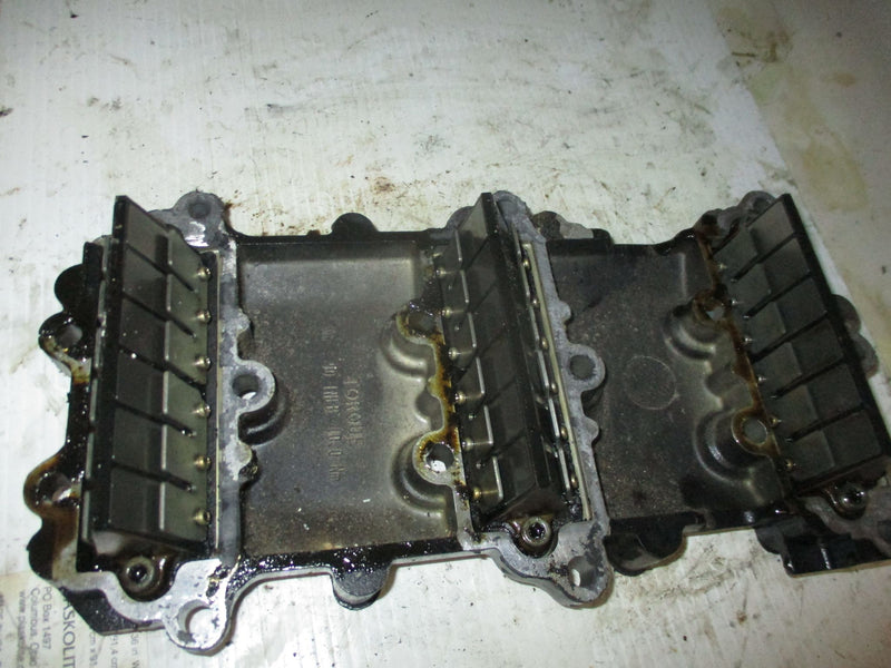Mercury Optimax 115hp outboard intake manifold with reeds (879839)