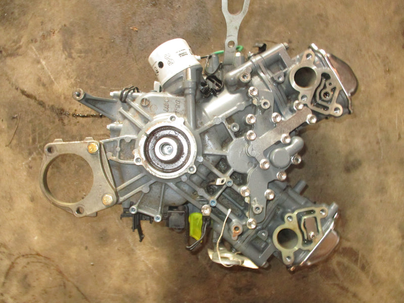 Suzuki DF25 25hp 4 stoke outboard crankcase powerhead