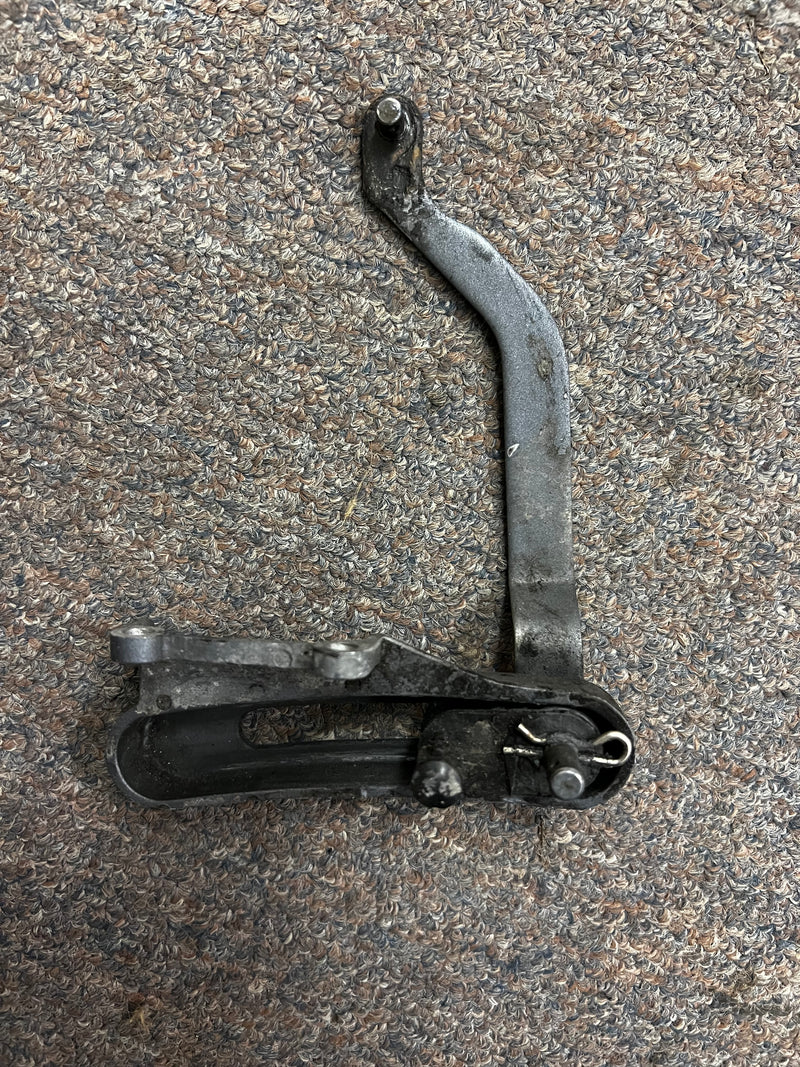Yamaha 90hp 2 stroke outboard shift bracket