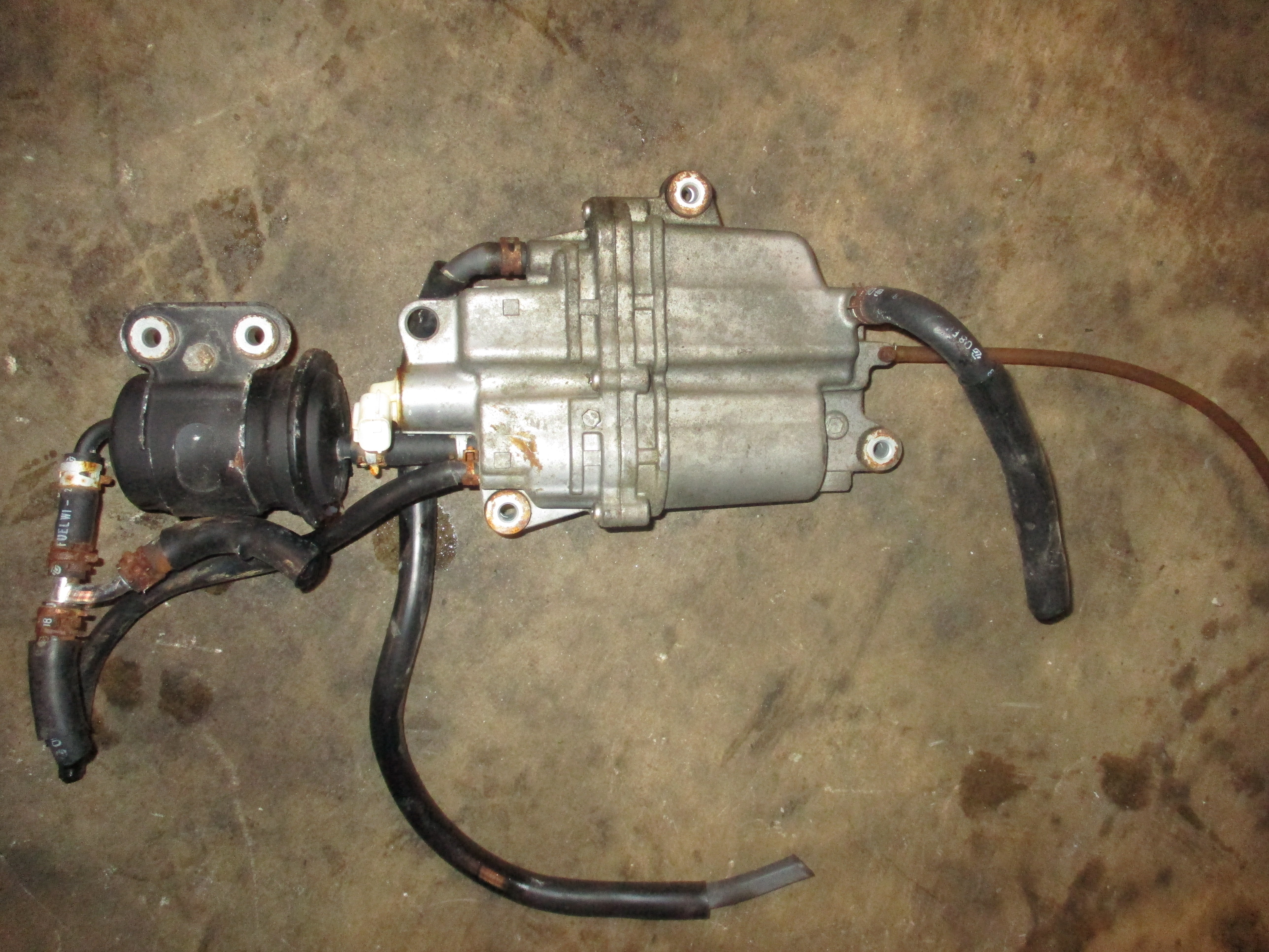 Suzuki DF115 115hp outboard VST / fuel vapor separator (15600