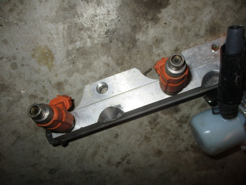 Suzuki DF115 115hp outboard fuel rail and injector set (15750-90J00)