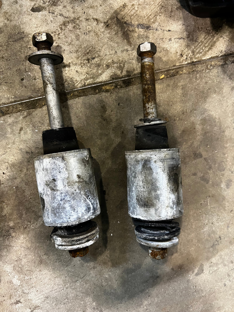 Yamaha 150hp 4 stroke outboard lower motor mount set (63P-44555-00-00)