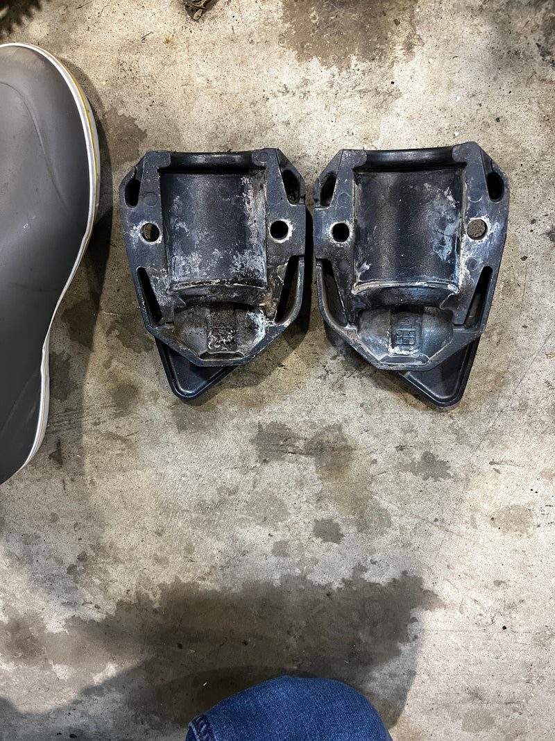 Yamaha 150hp 4 stroke outboard lower motor mount covers (63P-44553-00-8D)
