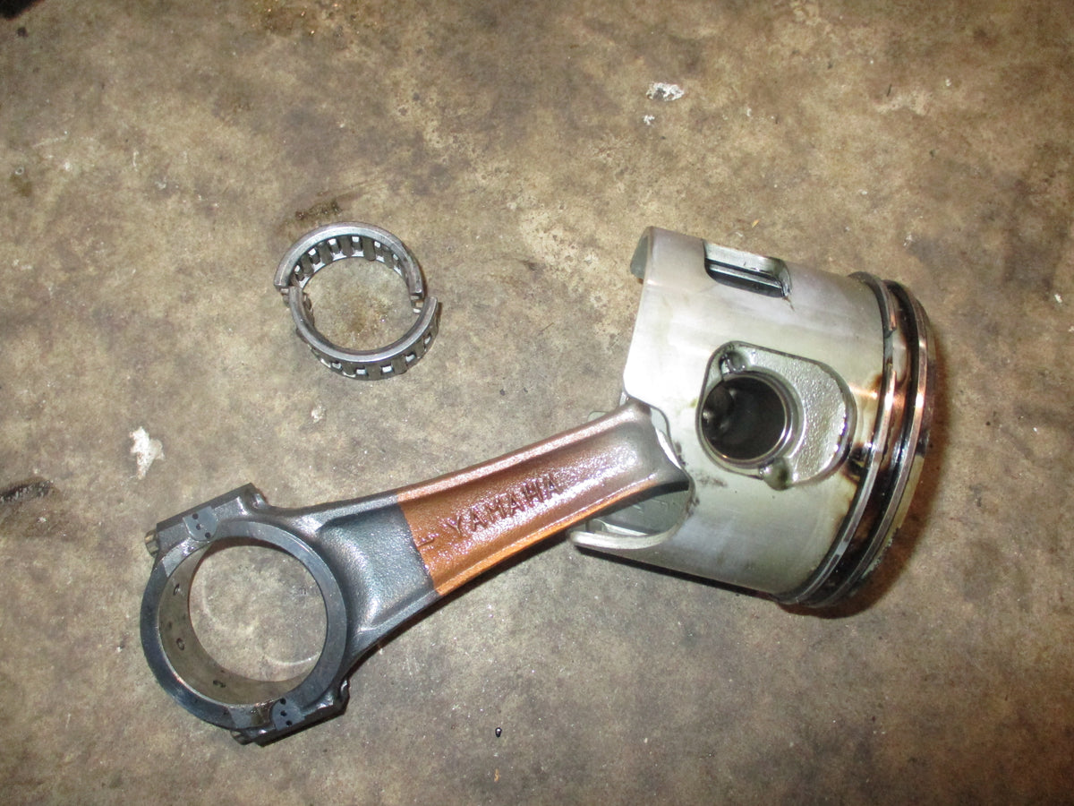 Yamaha HPDI 200hp outboard starboard piston and rod (68F-01)