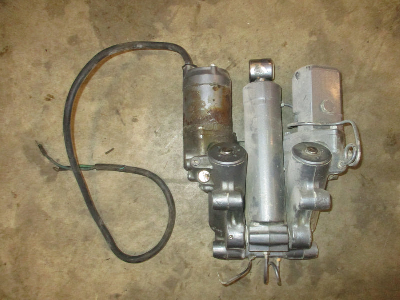 Yamaha 225hp 2 stroke 2.6L outboard tilt trim unit 6G5-43800-05-EK