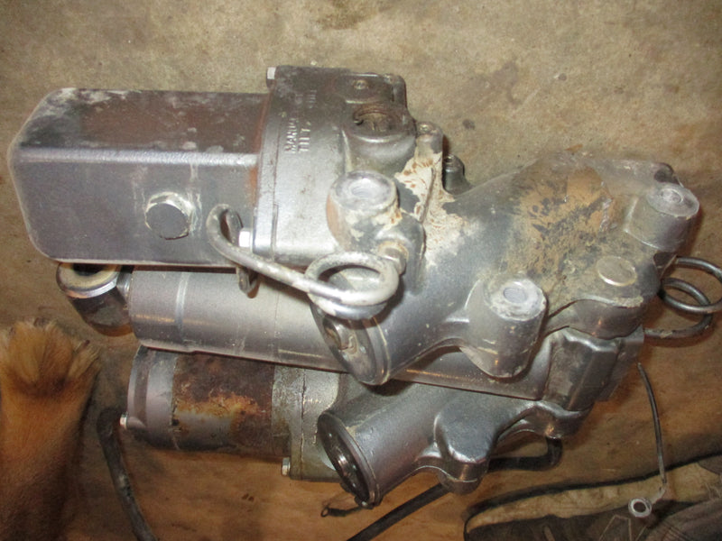 Yamaha 225hp 2 stroke 2.6L outboard tilt trim unit 6G5-43800-05-EK