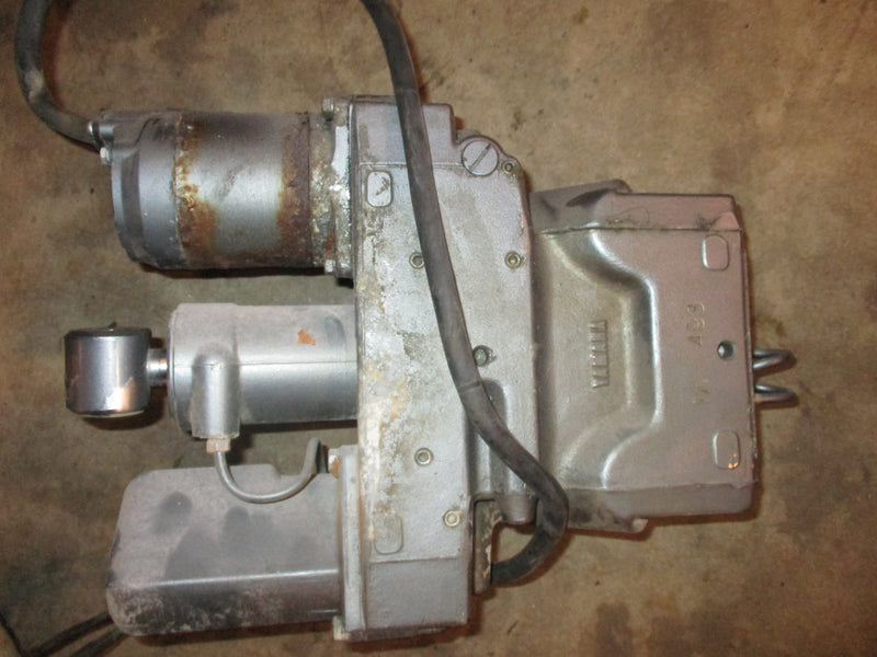 Yamaha 225hp 2 stroke 2.6L outboard tilt trim unit 6G5-43800-05-EK