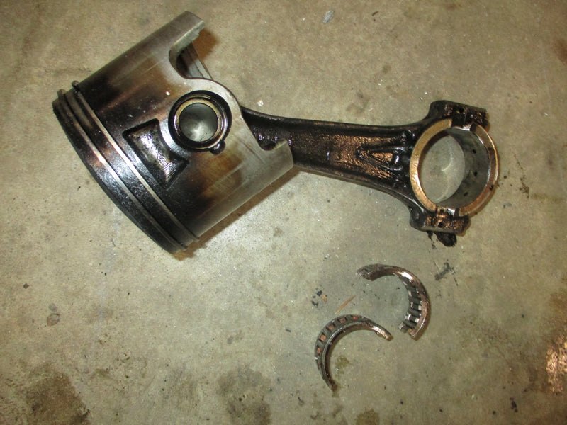 Evinrude 200hp Ficht 2 stroke outboard starboard piston and rod (5005045)