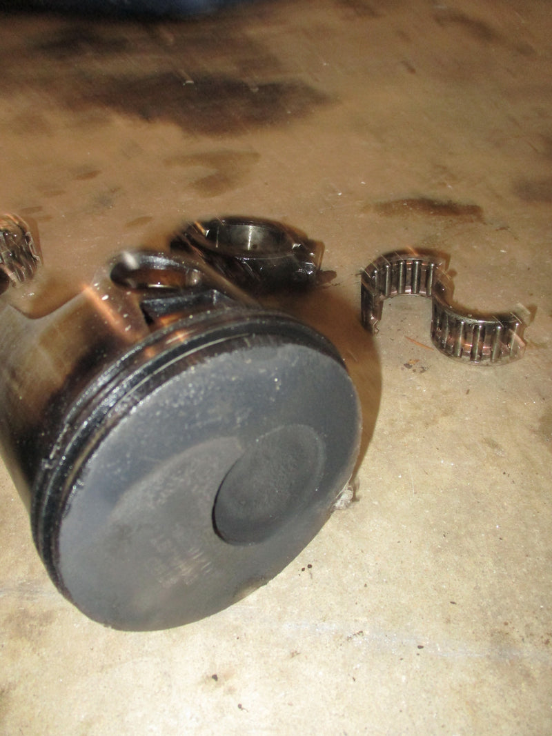 Evinrude 200hp Ficht 2 stroke outboard starboard piston and rod (5005045)