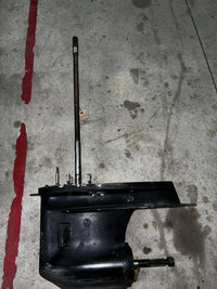 Load image into Gallery viewer, Suzuki DF115 115hp outboard lower unit with 25" shaft FOR PARTS
