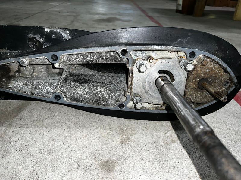 Suzuki DF115 115hp outboard lower unit with 25" shaft FOR PARTS