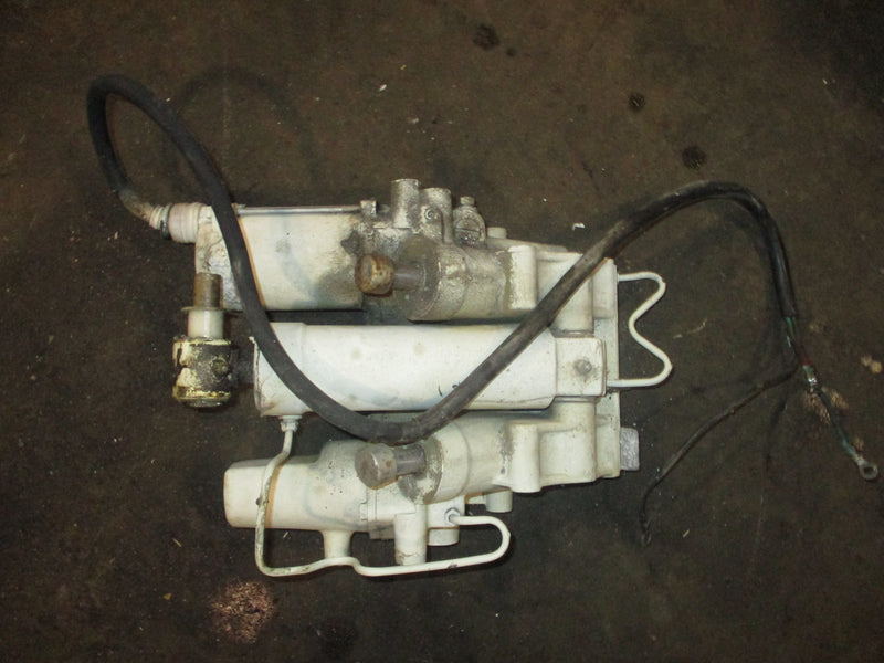 Suzuki DT175 175hp outboard tilt trim unit
