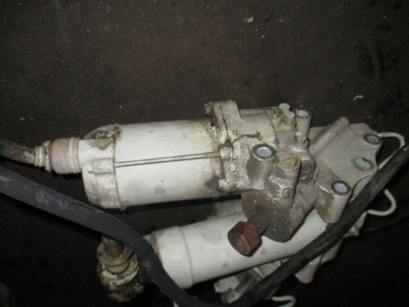 Suzuki DT175 175hp outboard tilt trim unit