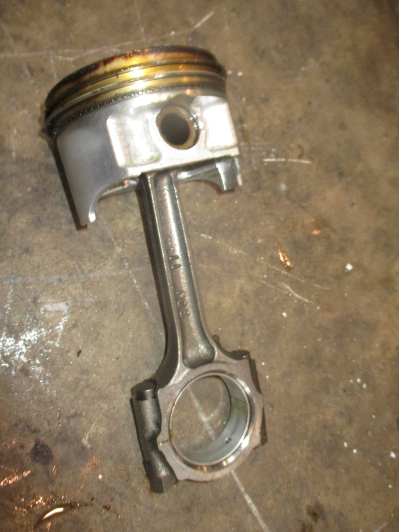 Johnson 140hp 4 stroke outboard piston and rod (50330213)