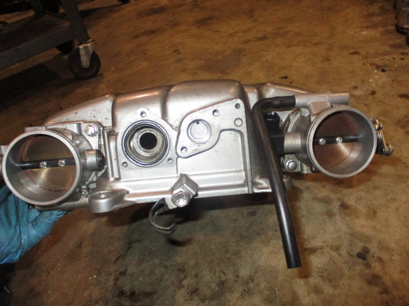 Suzuki DF200 200hp outboard intake collector cover (13130-93J30)