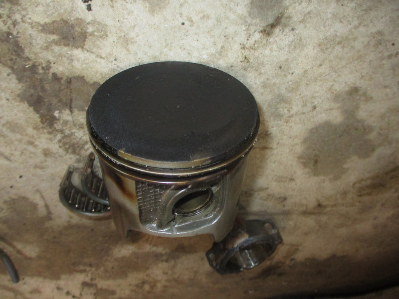 Yamaha SWS OX66 250hp outboard port piston (62J-02)