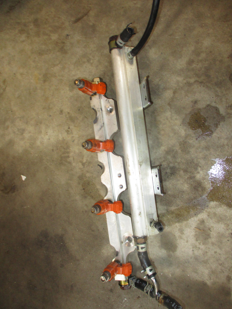 Suzuki DF115 115hp outboard fuel rail and injector (15750-90J00)