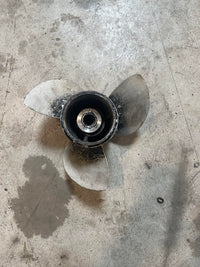 Load image into Gallery viewer, Yamaha 50hp 4 stroke outboard aluminum prop 11 3/8 x 14
